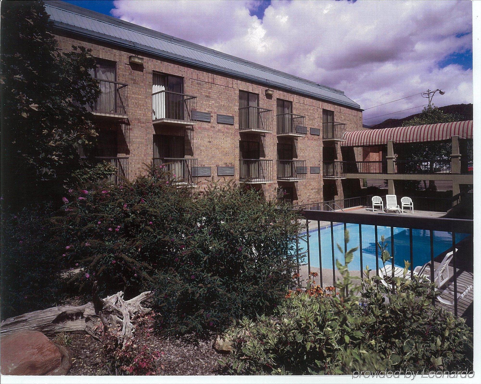 Stratford Court Hotel Cedar City Exterior photo